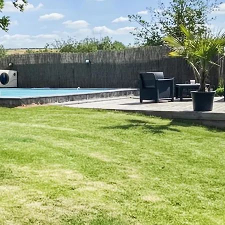 בית נופש Jolie Maison Avec Piscine Hestrud
