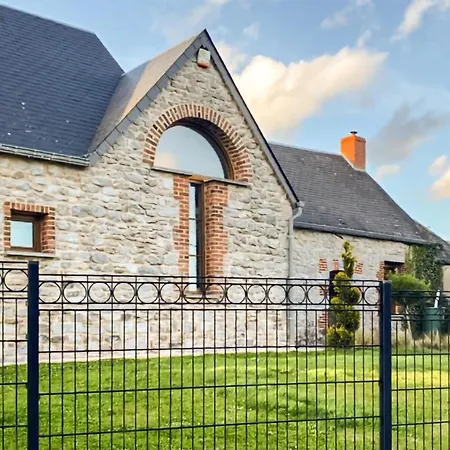 בית נופש Jolie Maison Avec Piscine Hestrud